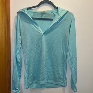 Size Small Under Armour Womens Heat Gear Baby Blue hooded long sleeve shirt